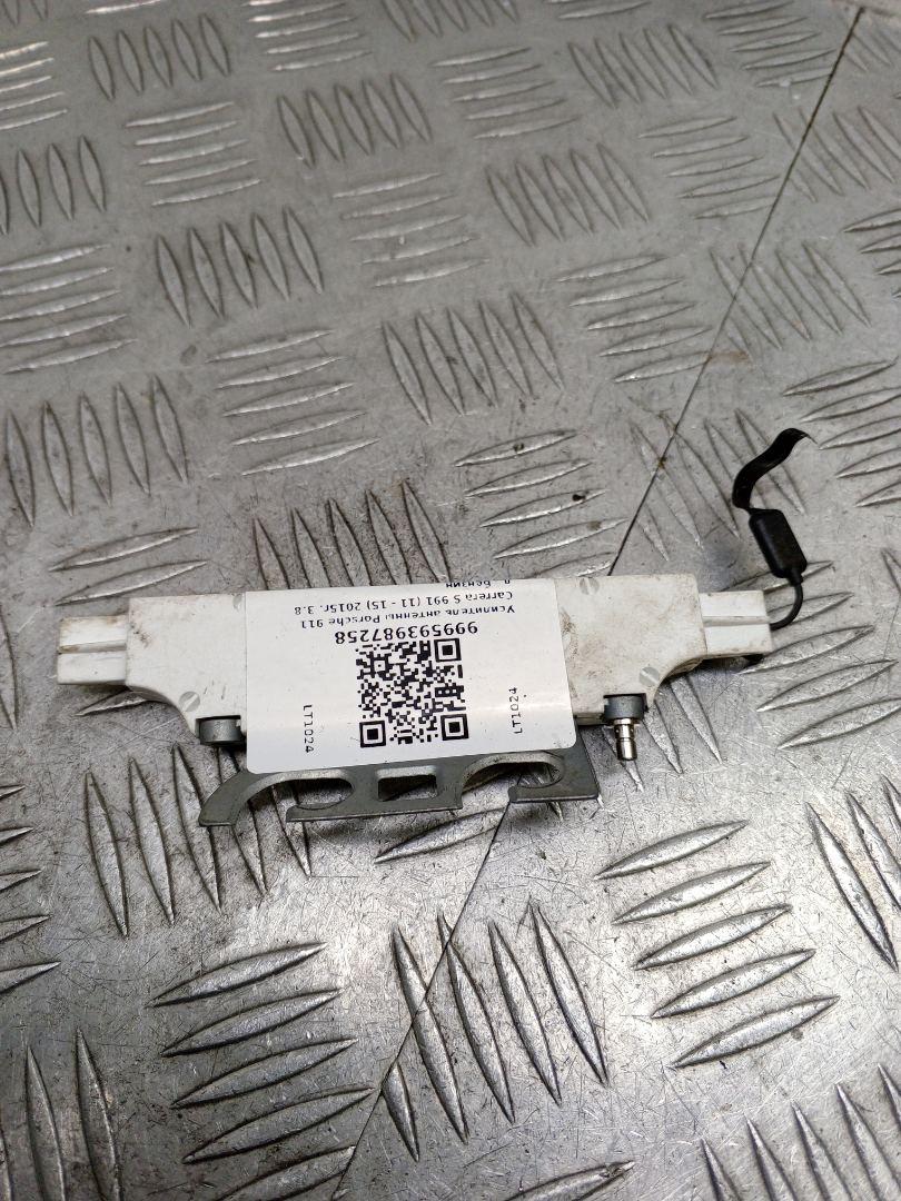 усилитель антенны Porsche 911 Carrera S 991 2014, 3.8 л., MA1.03, бензин, робот, серый, задний привод, правый руль, 99164711700 - фото №1