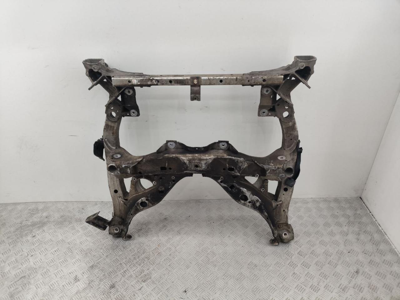 балка подвески передняя (подрамник) BMW 5 серия F07/F10/F11 F10 2011, 3.0 л., N57 D30 A, дизель, АКПП, carbonschwarz metallic (416), седан, задний привод, правый руль, 6796693 - фото №1