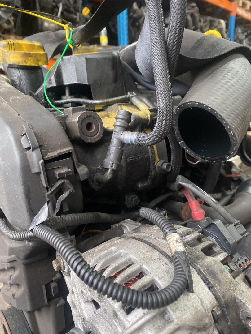 ТНВД Renault Kangoo 2 поколение 2010, 1.5 л., K9K 800, дизель, МКПП, 8200057225 - фото №1