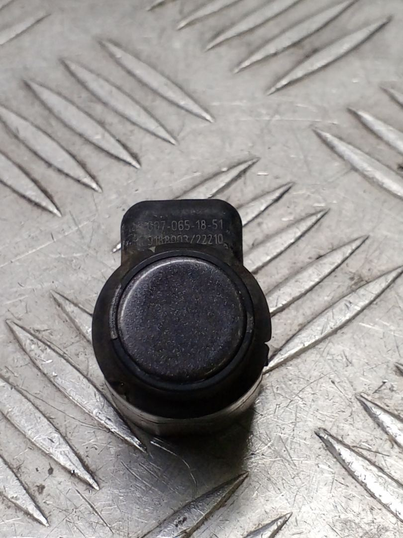 парктроник передний BMW 5 серия F07/F10/F11 2011, 3.0 л., N57 D30 A, дизель, АКПП, sophistog brillan metallic (a90), универсал, задний привод, правый руль, 9173106 - фото №1