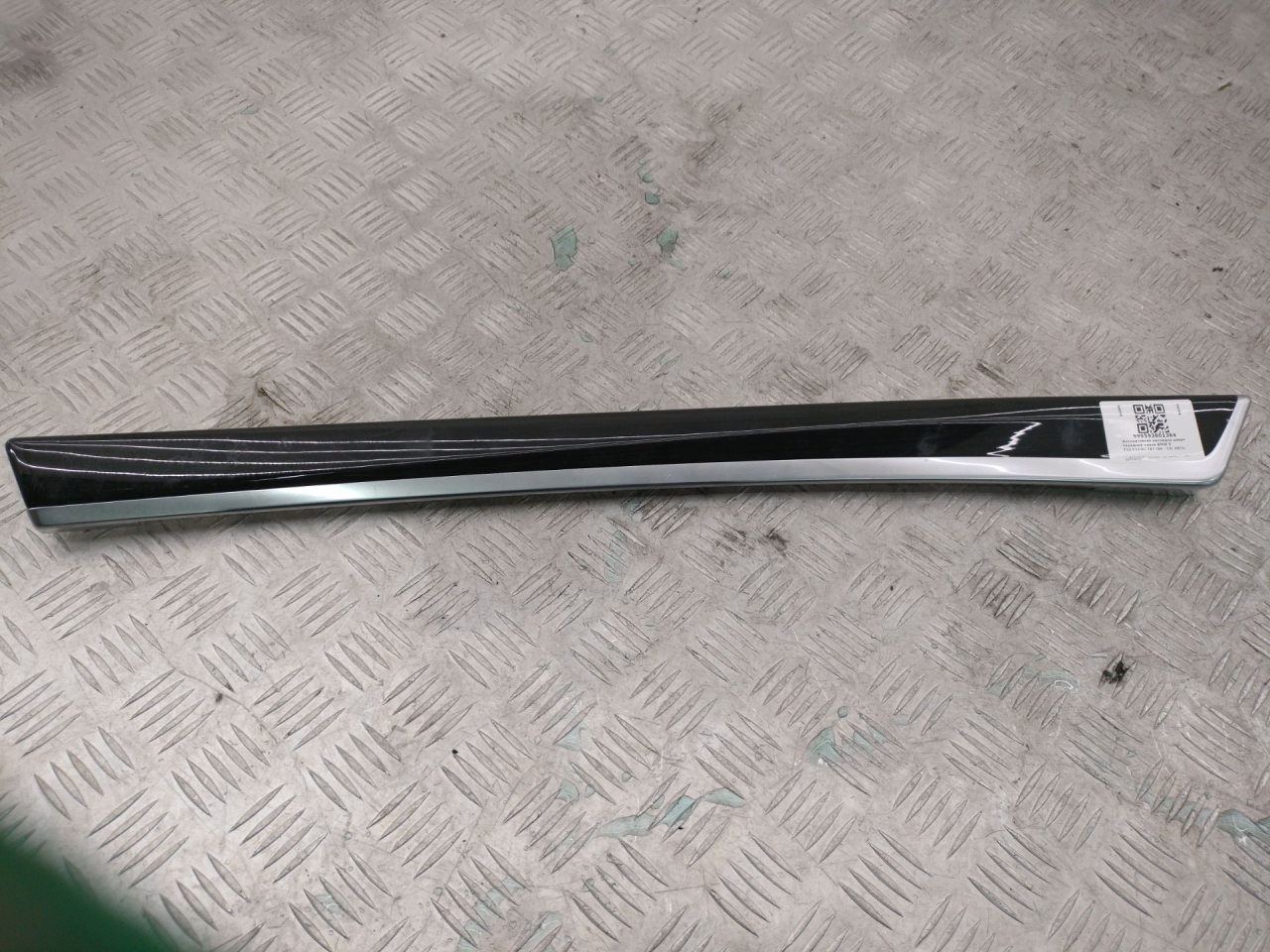 накладка двери (крышки) багажника BMW 5 серия F07/F10/F11 2011, 3.0 л., N57 D30 A, дизель, АКПП, sophistog brillan metallic (a90), универсал, задний привод, правый руль, 51417225547 - фото №1