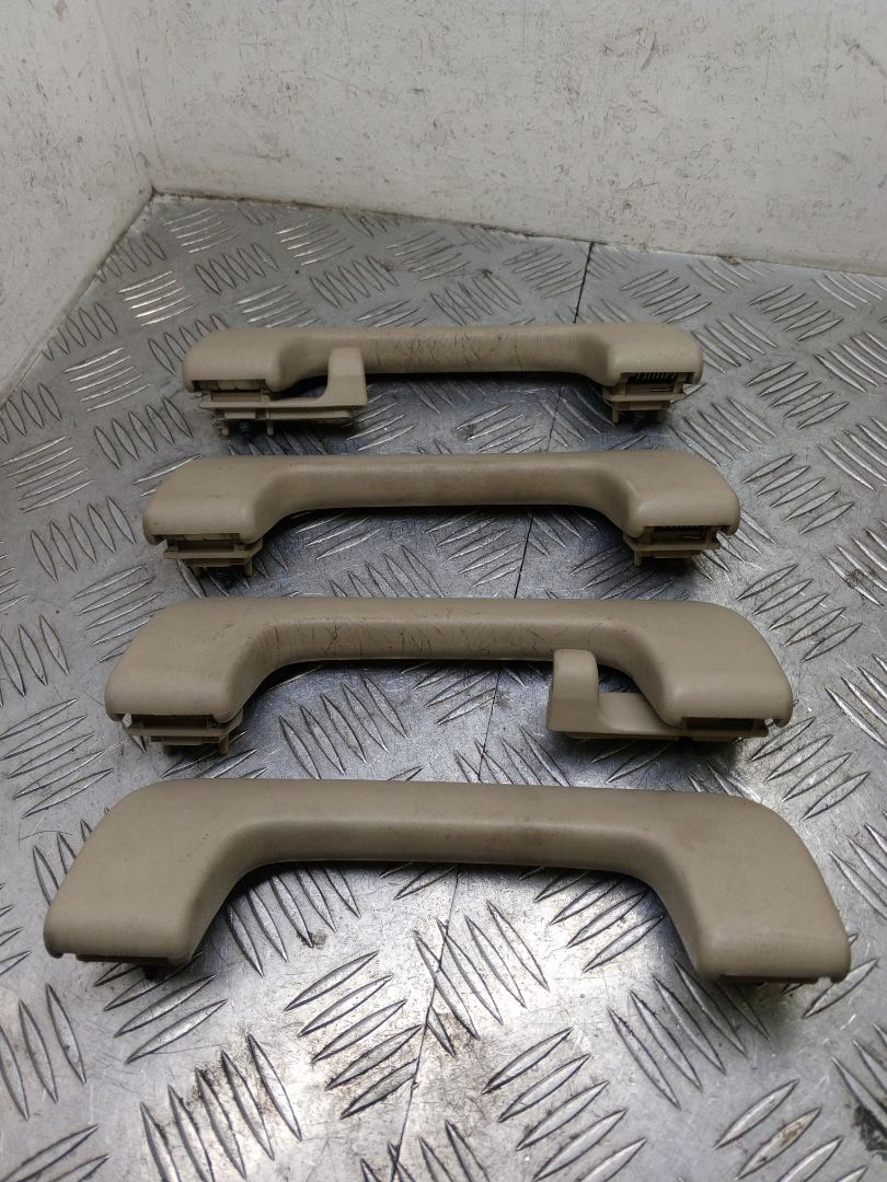 ручка внутренняя потолочная Audi Q7 4L 2007, 3.0 л., BUG, дизель, АКПП, полный привод, правый руль, 8P0857607K, 8P0857607L - фото №1