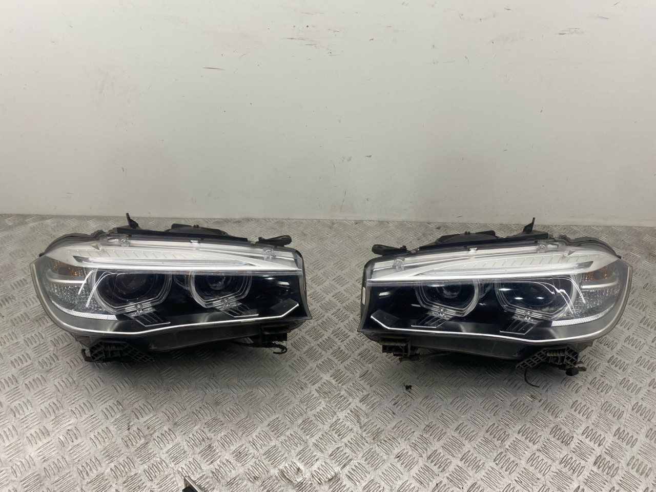 фара правая BMW X5 F15 2018, 3.0 л., N57 D30 A, дизель, АКПП, carbonschwarz metallic (416), внедорожник 5 дв., полный привод, правый руль, 7290056 - фото №1