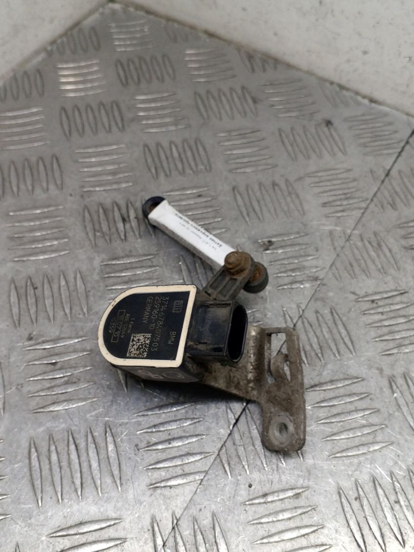 датчик дорожного просвета задний BMW 5 серия F07/F10/F11 2011, 3.0 л., N57 D30 A, дизель, АКПП, sophistog brillan metallic (a90), универсал, задний привод, правый руль, 6784075, 37146784075 - фото №1