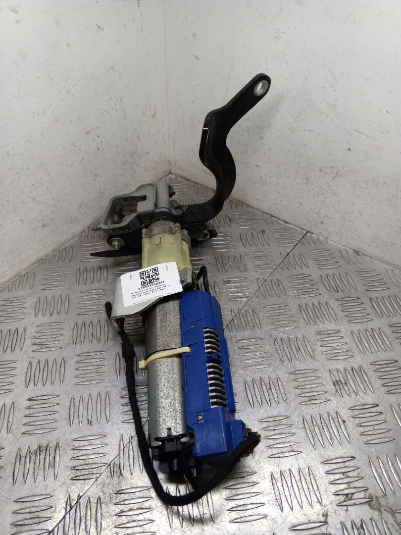 моторчик (насос) подъема крышки багажника (3-5 двери) Audi Q7 4L 2007, 3.0 л., BUG, дизель, АКПП, полный привод, правый руль, 4L0827852B - фото №1