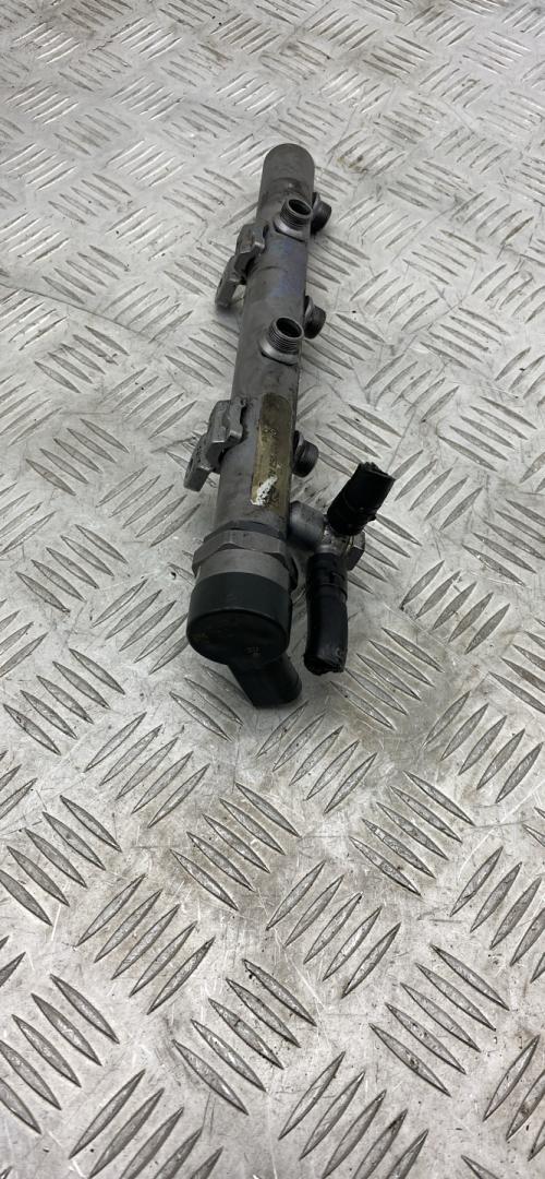 топливная рампа Audi Q7 4L 2007, 3.0 л., BUG, дизель, АКПП, полный привод, правый руль, 057130764F, 059130090AG - фото №1