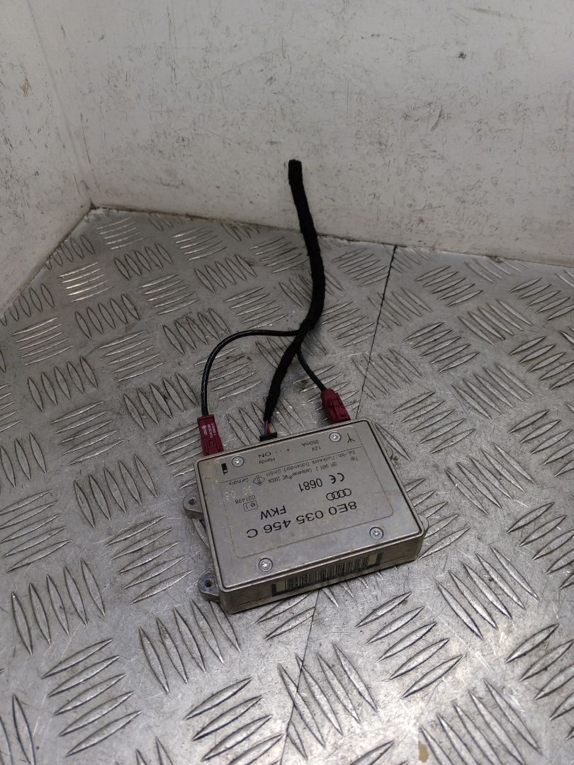 усилитель антенны Audi Q7 4L 2007, 3.0 л., BUG, дизель, АКПП, полный привод, правый руль, 8E0035456C - фото №1