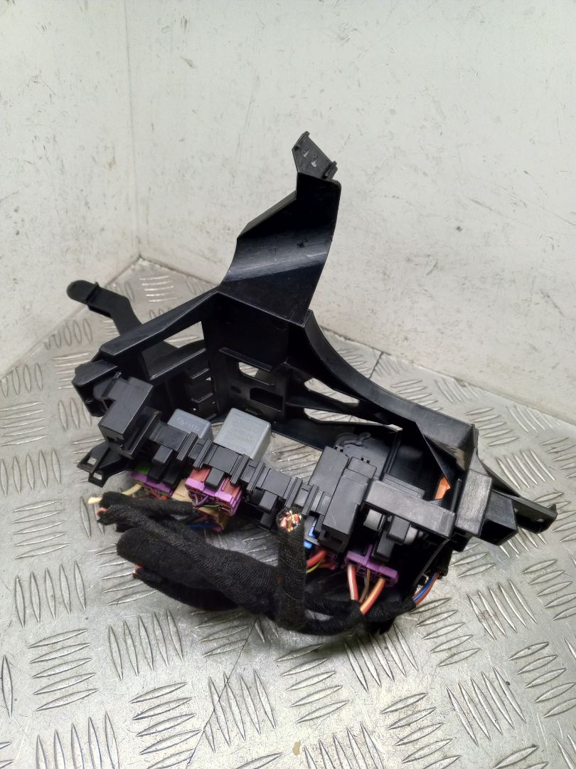 блок реле Audi Q7 4L 2007, 3.0 л., BUG, дизель, АКПП, полный привод, правый руль, 4L1937503, 4L2971845 - фото №1