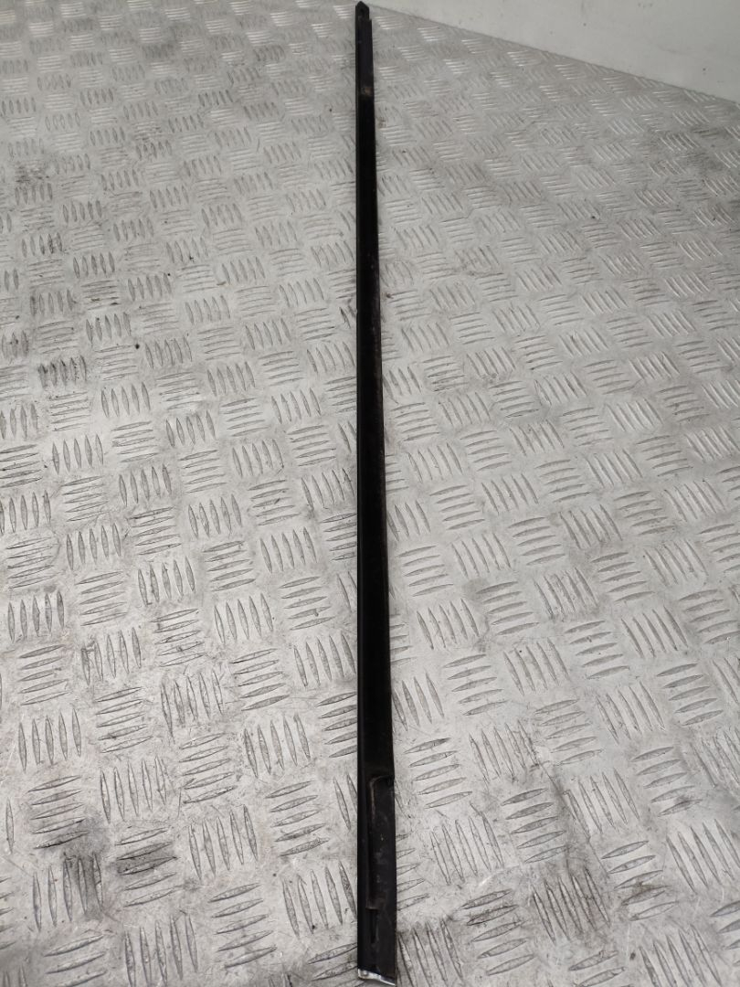 молдинг двери передней правой BMW 5 серия F07/F10/F11 F10 2012, 3.0 л., N55 B30 A, бензин, АКПП, havanna (a17), седан, полный привод - фото №1