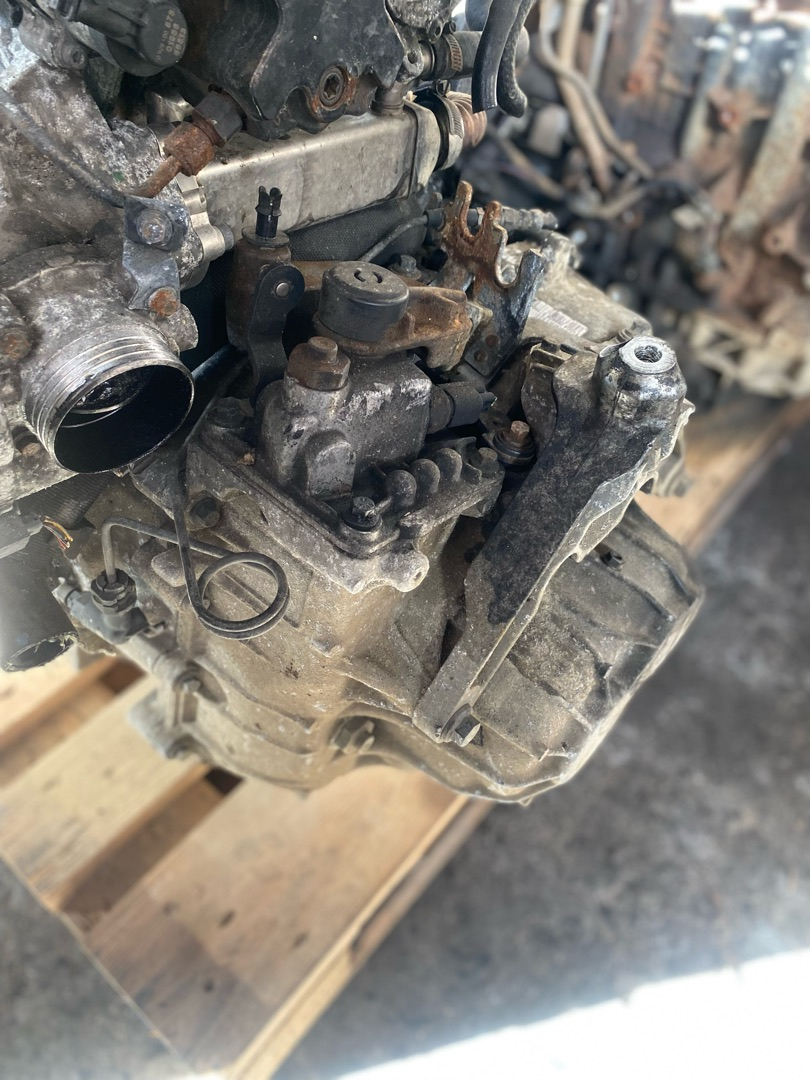 КПП механическая (МКПП) Volvo C70 2 поколение 2009, 2.4 л., D 5244 T13, дизель, МКПП, M66 - фото №1