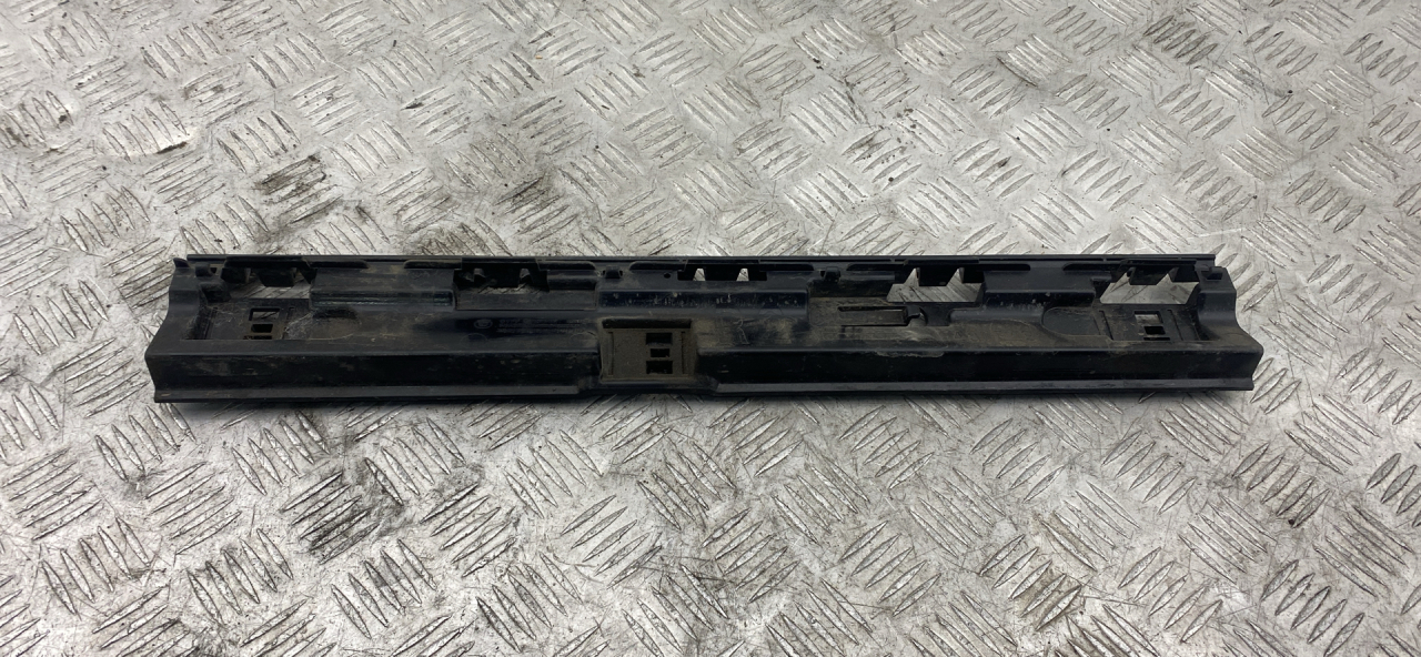 Кронштейн крепления порога BMW X1 F48 2016, 2.0 л., B47 C20 A, дизель, МКПП, alpinweiß iii (300), внедорожник 5 дв., полный привод, правый руль, 51777332332, 7332332 - фото №1