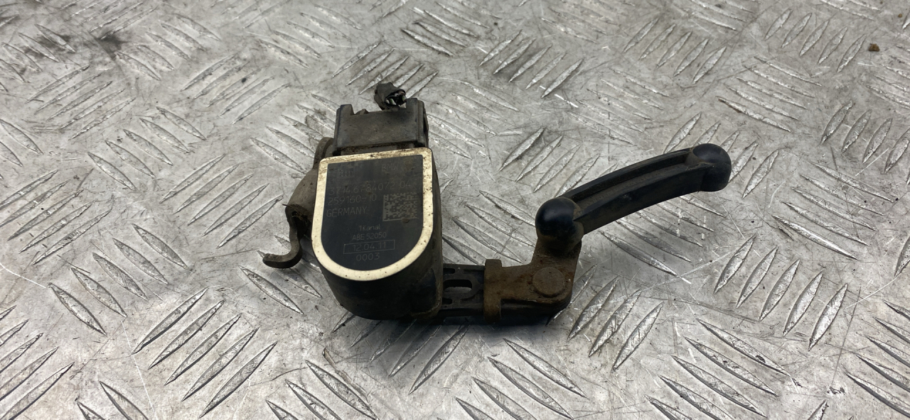 датчик дорожного просвета BMW 5 серия F07/F10/F11 F10 2011, 3.0 л., N57 D30 A, дизель, АКПП, carbonschwarz metallic (416), седан, задний привод, правый руль, 37146784072, 6784072 - фото №1