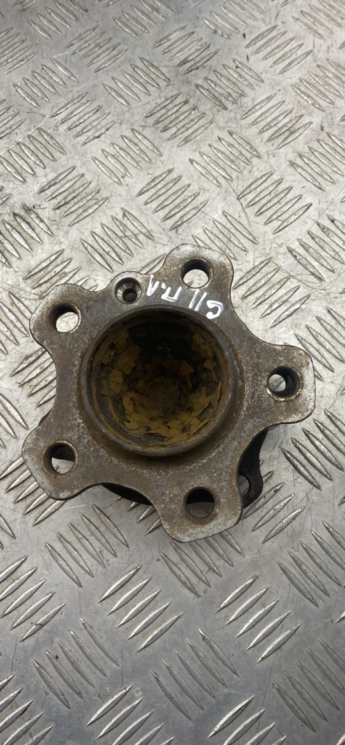 ступица передняя BMW 7 серия G11/G12 G11 2017, 3.0 л., B57 D30 A, дизель, АКПП, carbonschwarz metallic (416), седан, задний привод, правый руль - фото №1