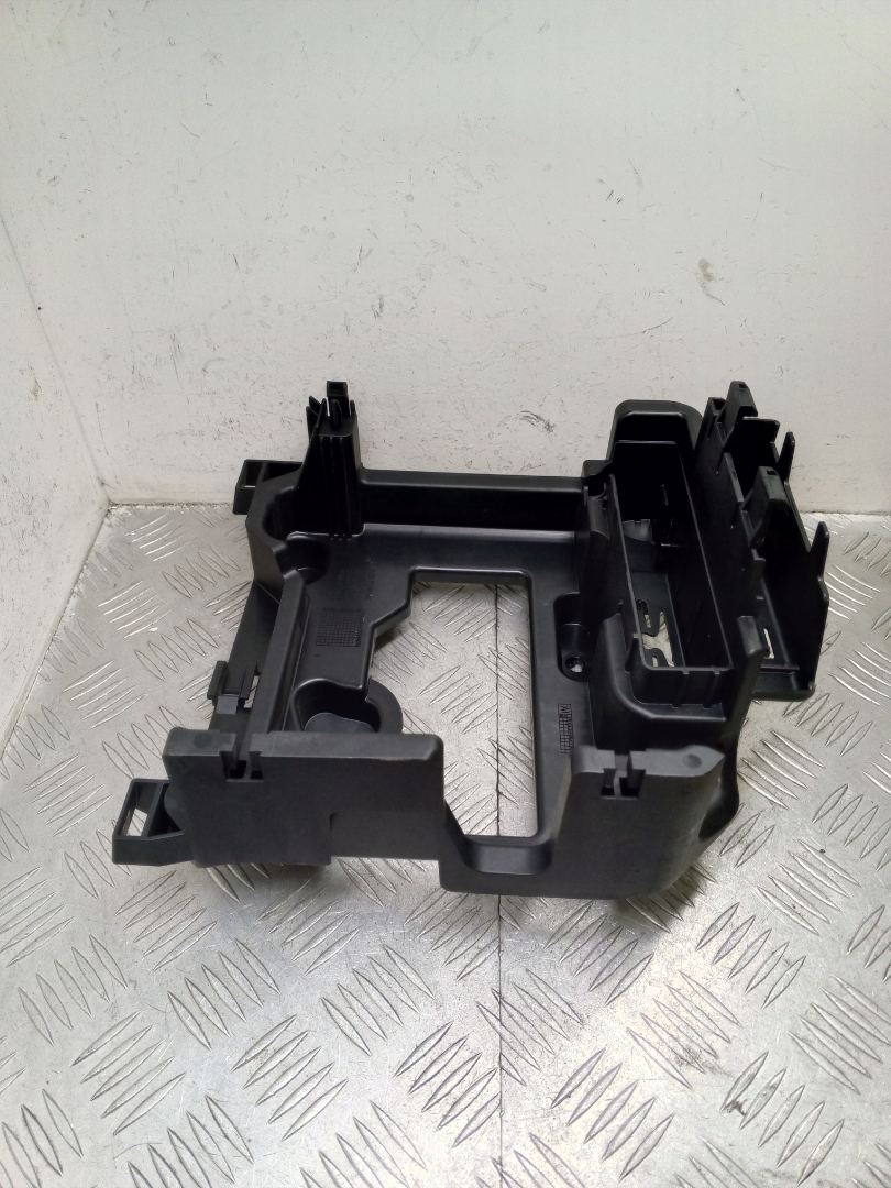 кронштейн (крепление) BMW X1 F48 2016, 2.0 л., B47 C20 A, дизель, МКПП, alpinweiß iii (300), внедорожник 5 дв., полный привод, правый руль, 61139379324, 9379324 - фото №1