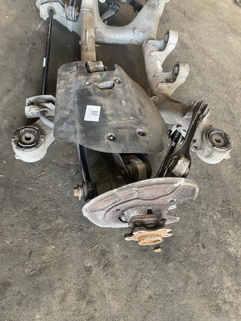 кулак задний левый BMW 7 серия G11/G12 G11 2017, 3.0 л., B57 D30 A, дизель, АКПП, carbonschwarz metallic (416), седан, задний привод, правый руль - фото №1