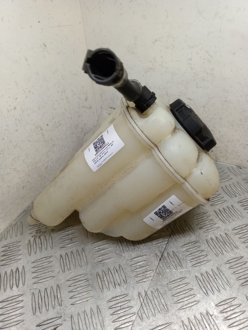 бачок расширительный BMW X5 F15 2017, 3.0 л., N57 D30 B, дизель, АКПП, carbonschwarz metallic (416), внедорожник 5 дв., полный привод, правый руль, 17138630170, 8630170 - фото №1