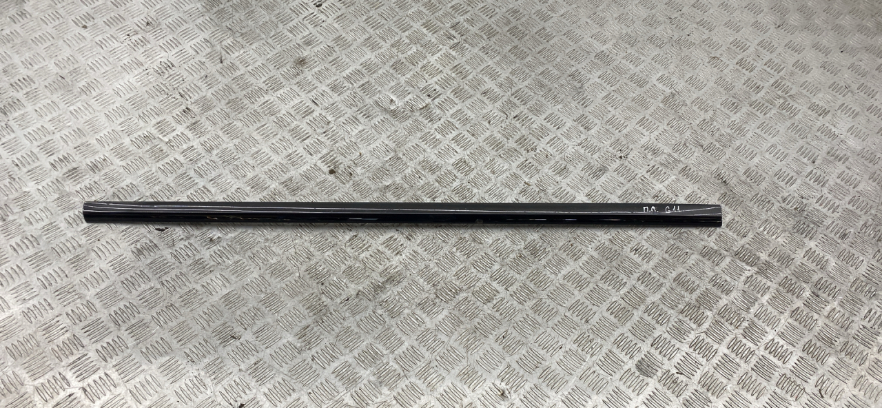 молдинг двери передней левой BMW 7 серия G11/G12 G11 2017, 3.0 л., B57 D30 A, дизель, АКПП, carbonschwarz metallic (416), седан, задний привод, правый руль, 51137397867, 7397867 - фото №1