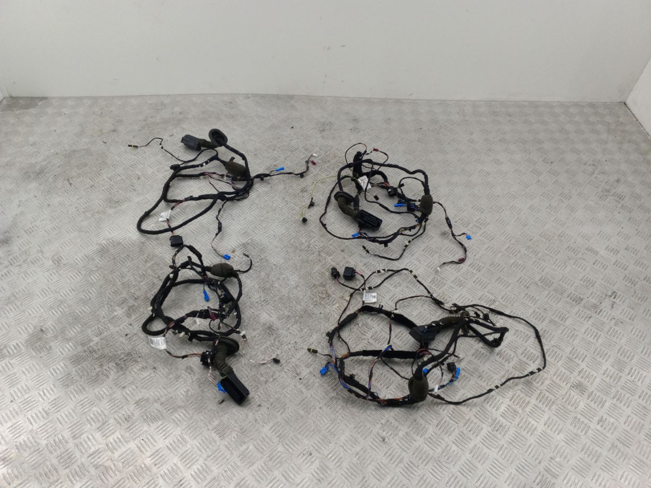 дверная проводка BMW 5 серия G30/G31 G30 2020, 2.0 л., B48 B20 B, бензин, АКПП, sophistograu a90, седан, задний привод, правый руль, 7775301, 7775302, 7775303, 7775304 - фото №1