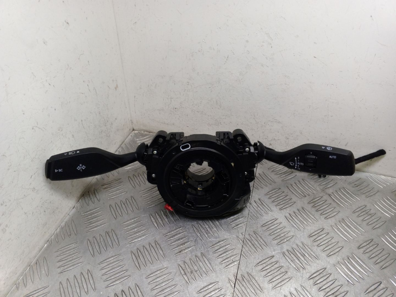 шлейф руля BMW 5 серия G30/G31 G30 2020, 2.0 л., B48 B20 B, бензин, АКПП, sophistograu a90, седан, задний привод, правый руль, 61319436661, 9436661 - фото №1