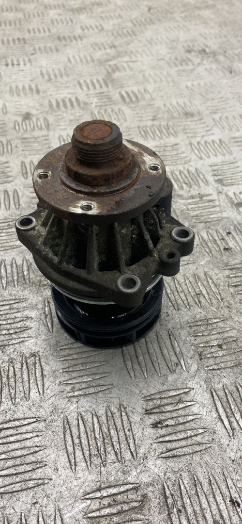 помпа BMW 5 серия E60/E61 2005, 2.5 л., M54 B25 (256S5), бензин, МКПП, 1731741 - фото №1