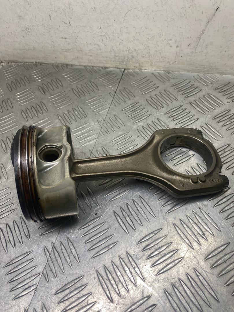 поршень BMW M5 E60/E61 E60 2008, 5.0 л., S85 B50 A, бензин, седан - фото №1