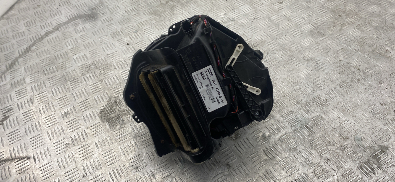 моторчик печки BMW 5 серия F07/F10/F11 2011, 3.0 л., N57 D30 A, дизель, АКПП, sophistog brillan metallic (a90), универсал, задний привод, правый руль, 4244650, 64114244650 - фото №1