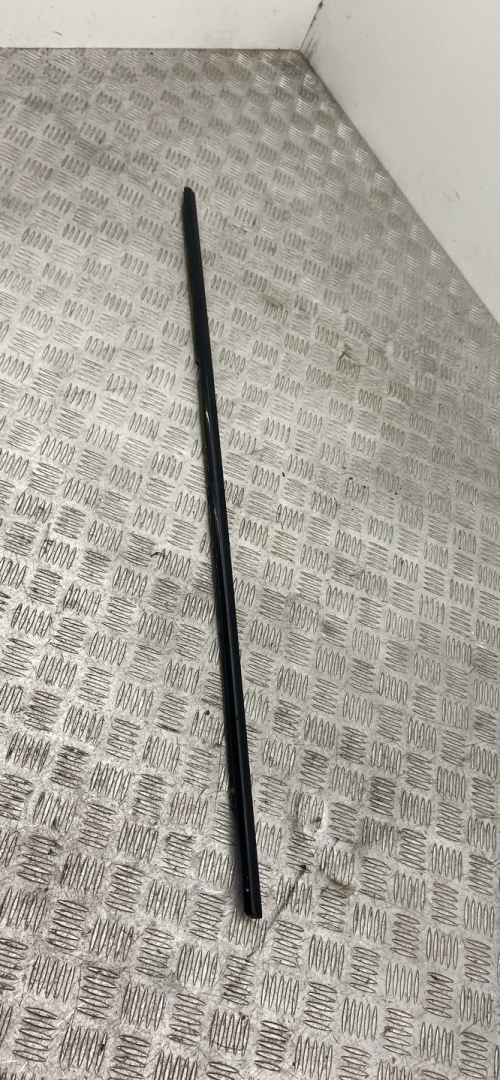 молдинг двери задней левой BMW 3 серия F30/F31/F34 F30 2014, 2.0 л., N20 B20 B, бензин, АКПП, синий, седан, полный привод, 7309043 - фото №1