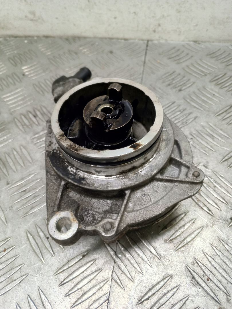 насос вакуумный BMW X5 E53 2002, 3.0 л., M57 D30 (306D1), дизель, АКПП, 7786841, 11667786841, 11667795143, 7795143 - фото №1