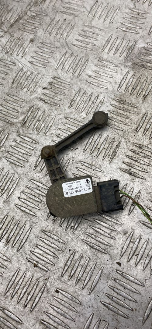 датчик дорожного просвета задний Audi Q7 4L 2007, 3.0 л., BUG, дизель, АКПП, полный привод, правый руль, 7L0616571B - фото №1