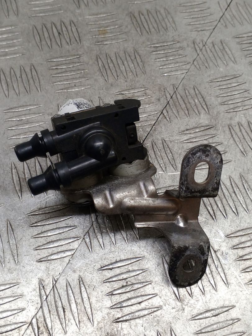 кран отопителя (печки) BMW X5 F15 2017, 3.0 л., N57 D30 B, дизель, АКПП, carbonschwarz metallic (416), внедорожник 5 дв., полный привод, правый руль, 17128517589, 8517589 - фото №1