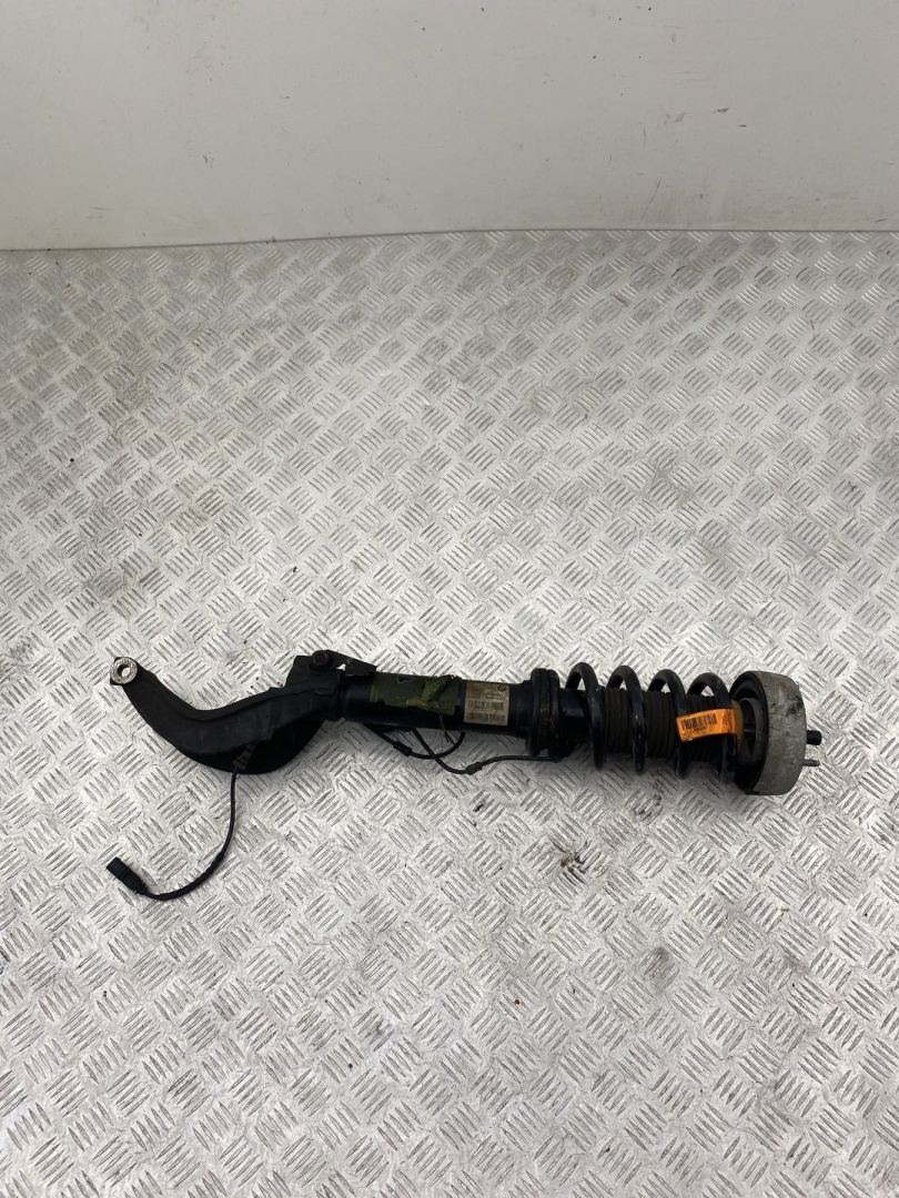 амортизатор передний правый BMW X5 F15 2017, 3.0 л., N57 D30 B, дизель, АКПП, carbonschwarz metallic (416), внедорожник 5 дв., полный привод, правый руль, 37116875083, 6875083 - фото №1