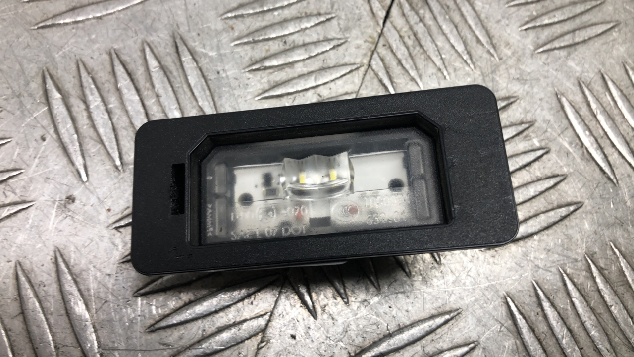 подсветка номера BMW 5 серия G30/G31 G30 2020, 2.0 л., B48 B20 B, бензин, АКПП, sophistograu a90, седан, задний привод, правый руль, 63267410302, 7410302 - фото №1