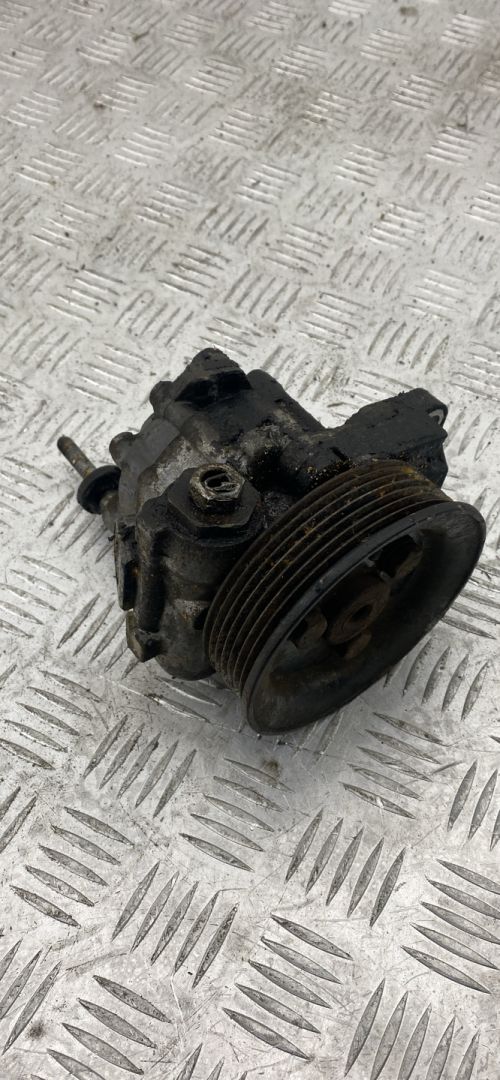 насос гидроусилителя руля Land Rover Range Rover 3 поколение 2003, 4.4 л., M62 B44, бензин, АКПП, 7696974, 6756576 - фото №1