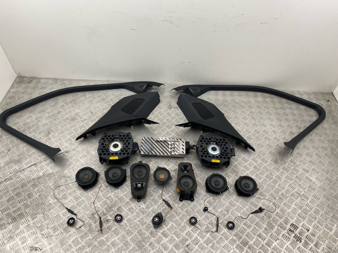 комплект акустики BMW X5 M F85 2018, 4.4 л., S63 B44 B, бензин, АКПП, внедорожник 5 дв., полный привод, правый руль - фото №1