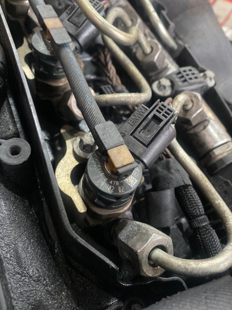 форсунка BMW 5 серия F07/F10/F11 2012, 2.0 л., N47 D20 C, дизель, МКПП, 7810702, 13537810702 - фото №1