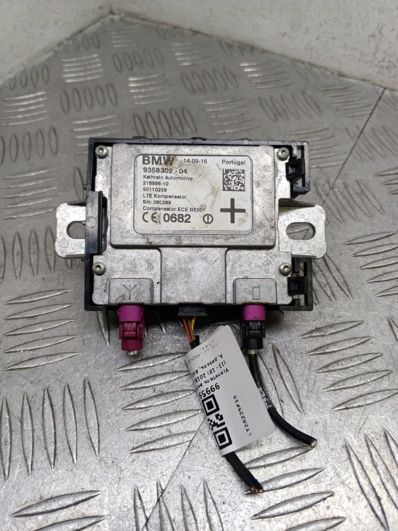 усилитель антенны BMW X5 F15 2018, 3.0 л., N57 D30 A, дизель, АКПП, carbonschwarz metallic (416), внедорожник 5 дв., полный привод, правый руль, 9358302, 84109358302 - фото №1