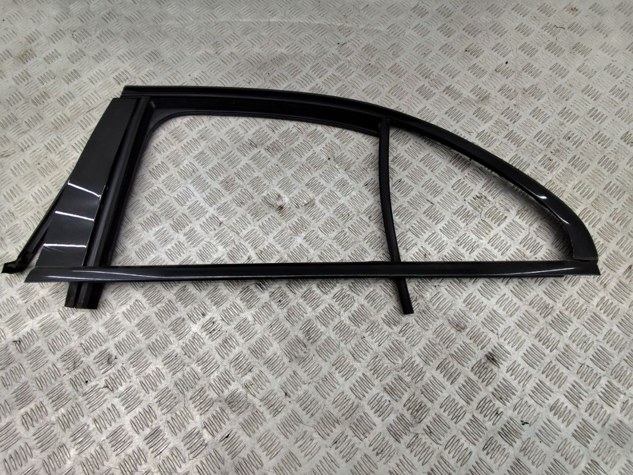 молдинг двери задней правой Mercedes-Benz C AMG W205 2017, 4.0 л., M 177.980, бензин, АКПП, 197, седан, задний привод, правый руль - фото №1