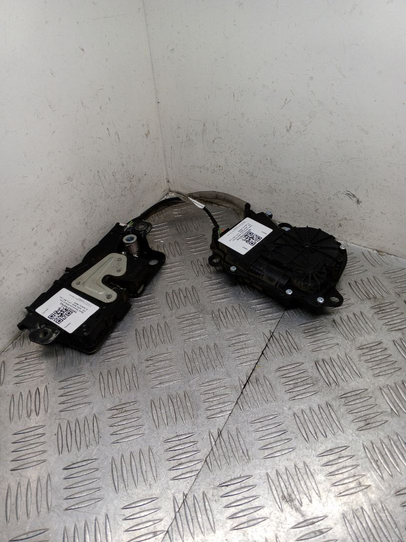 замок багажника BMW X1 F48 2016, 2.0 л., B47 C20 A, дизель, МКПП, alpinweiß iii (300), внедорожник 5 дв., полный привод, правый руль, 51247357112, 51247374006 - фото №1