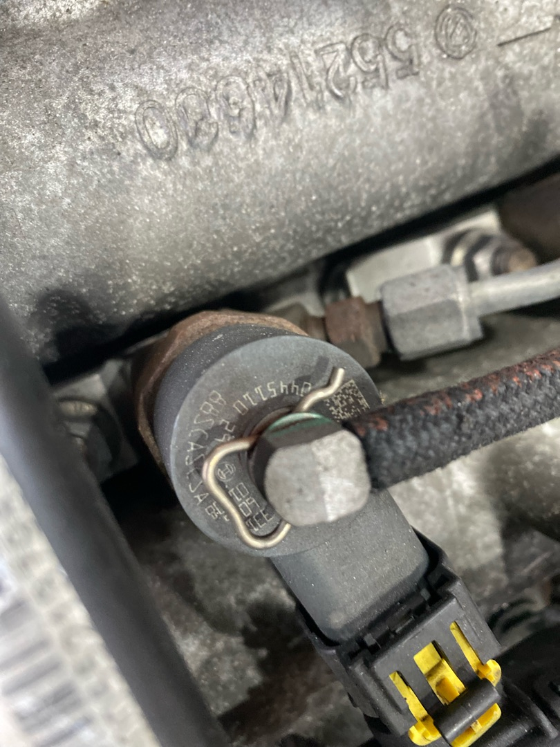 форсунка Alfa Romeo Giulietta 3 поколение 2011, 2.0 л., 940 A4.000, дизель, МКПП, 0445110299 - фото №1