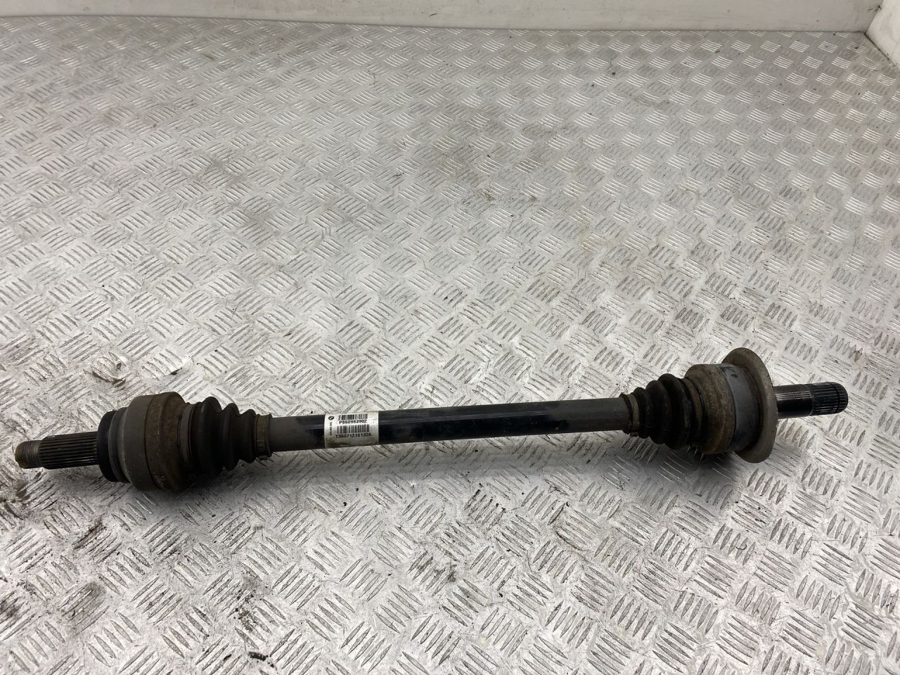 полуось задняя (приводной вал, ШРУС) BMW X5 F15 2017, 3.0 л., N57 D30 B, дизель, АКПП, carbonschwarz metallic (416), внедорожник 5 дв., полный привод, правый руль, 33208609839, 8609839, P860983902, T360712161326 - фото №1