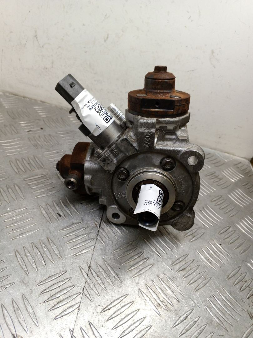 ТНВД BMW X5 F15 2015, 4.0 л., дизель, АКПП, black sapphire metallic (475), внедорожник 5 дв., полный привод, правый руль, 7823470, 0445010638 - фото №1