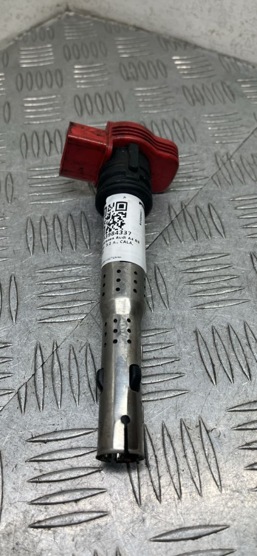 катушка зажигания Audi A4 B8/8K 2008, 3.2 л., CALA, бензин, МКПП, 06E905115D - фото №1