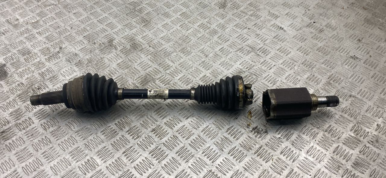 полуось передняя левая (приводной вал, ШРУС) BMW X5 F15 2018, 3.0 л., N57 D30 A, дизель, АКПП, carbonschwarz metallic (416), внедорожник 5 дв., полный привод, правый руль, 7622913 - фото №1