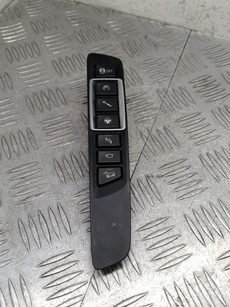 кнопка (выключатель) BMW X5 M F85 2018, 4.4 л., S63 B44 B, бензин, АКПП, внедорожник 5 дв., полный привод, правый руль, 61317850165, 7850165 - фото №1