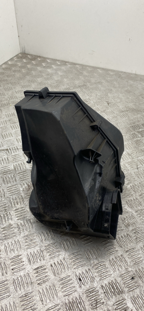 корпус воздушного фильтра BMW 7 серия G11/G12 G11 2017, 3.0 л., B57 D30 A, дизель, АКПП, carbonschwarz metallic (416), седан, задний привод, правый руль, 13718577141, 8577141 - фото №1