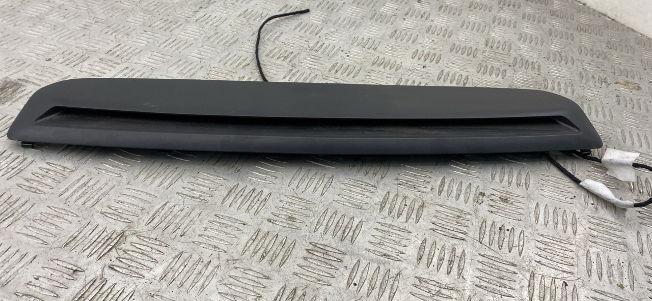 дополнительный стоп-сигнал Mercedes-Benz C AMG W205 2017, 4.0 л., M 177.980, бензин, АКПП, 197, седан, задний привод, правый руль, A2058200260 - фото №1