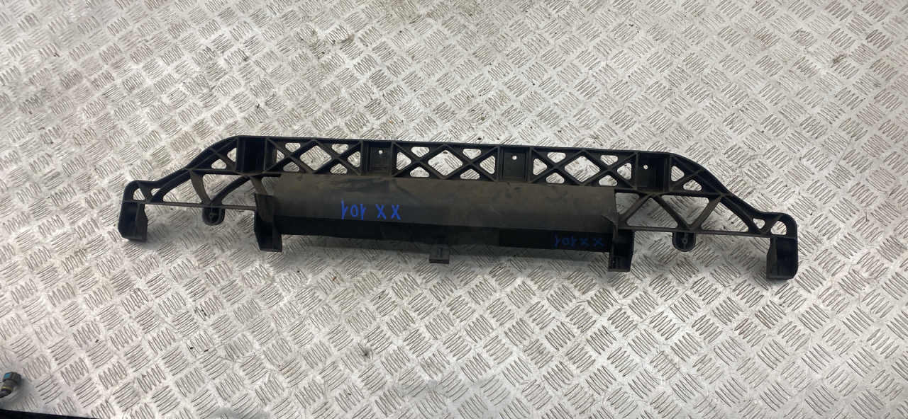 Крепление бампера заднего Audi Q7 4L 2007, 3.0 л., BUG, дизель, АКПП, полный привод, правый руль, 4L0807329 - фото №1