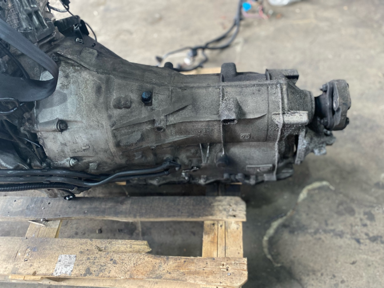 КПП автоматическая (АКПП) BMW 5 серия F07/F10/F11 F10 2012, 2.5 л., дизель, АКПП, sophistog brillan metall (b90), седан, задний привод, правый руль - фото №1