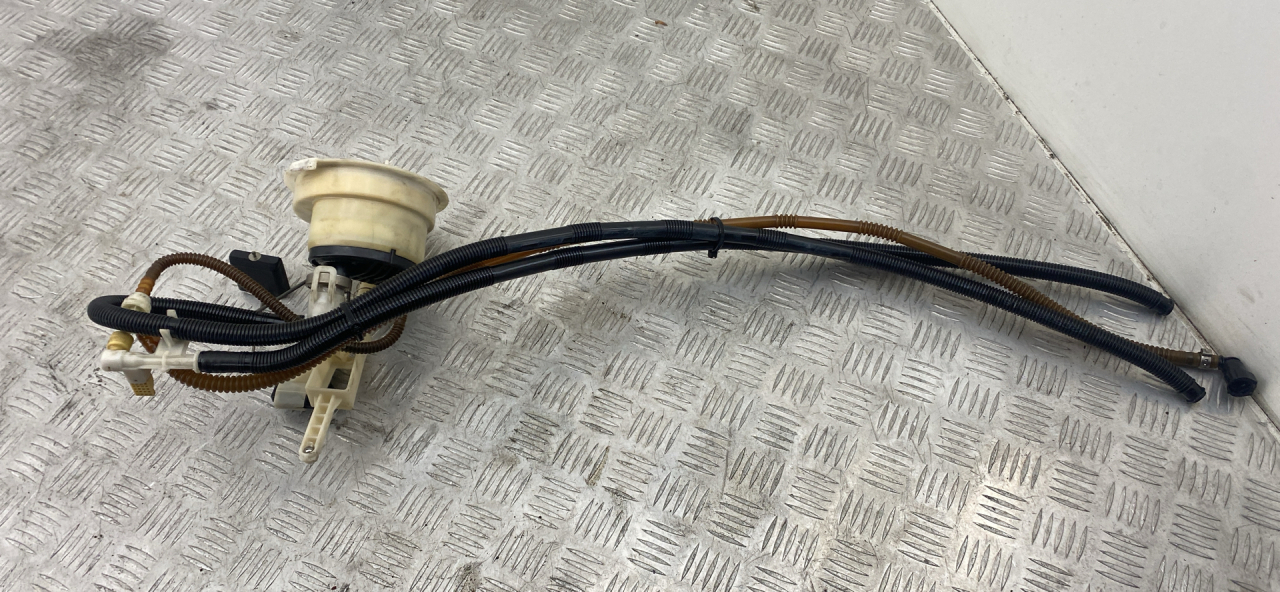 датчик уровня топлива BMW 3 серия E90/E91/E92/E93 E90 2007, 3.0 л., N52 B30 A, бензин, АКПП, седан, 6766919 - фото №1