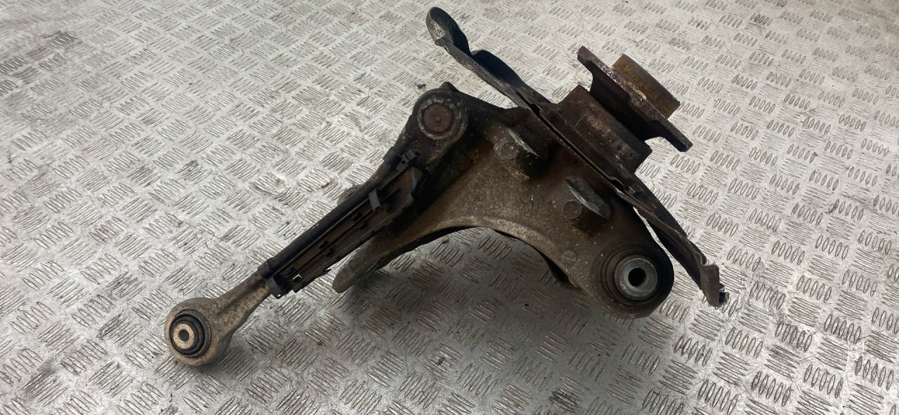 кулак задний правый BMW X5 M F85 2018, 4.4 л., S63 B44 B, бензин, АКПП, внедорожник 5 дв., полный привод, правый руль, 6877218 - фото №1